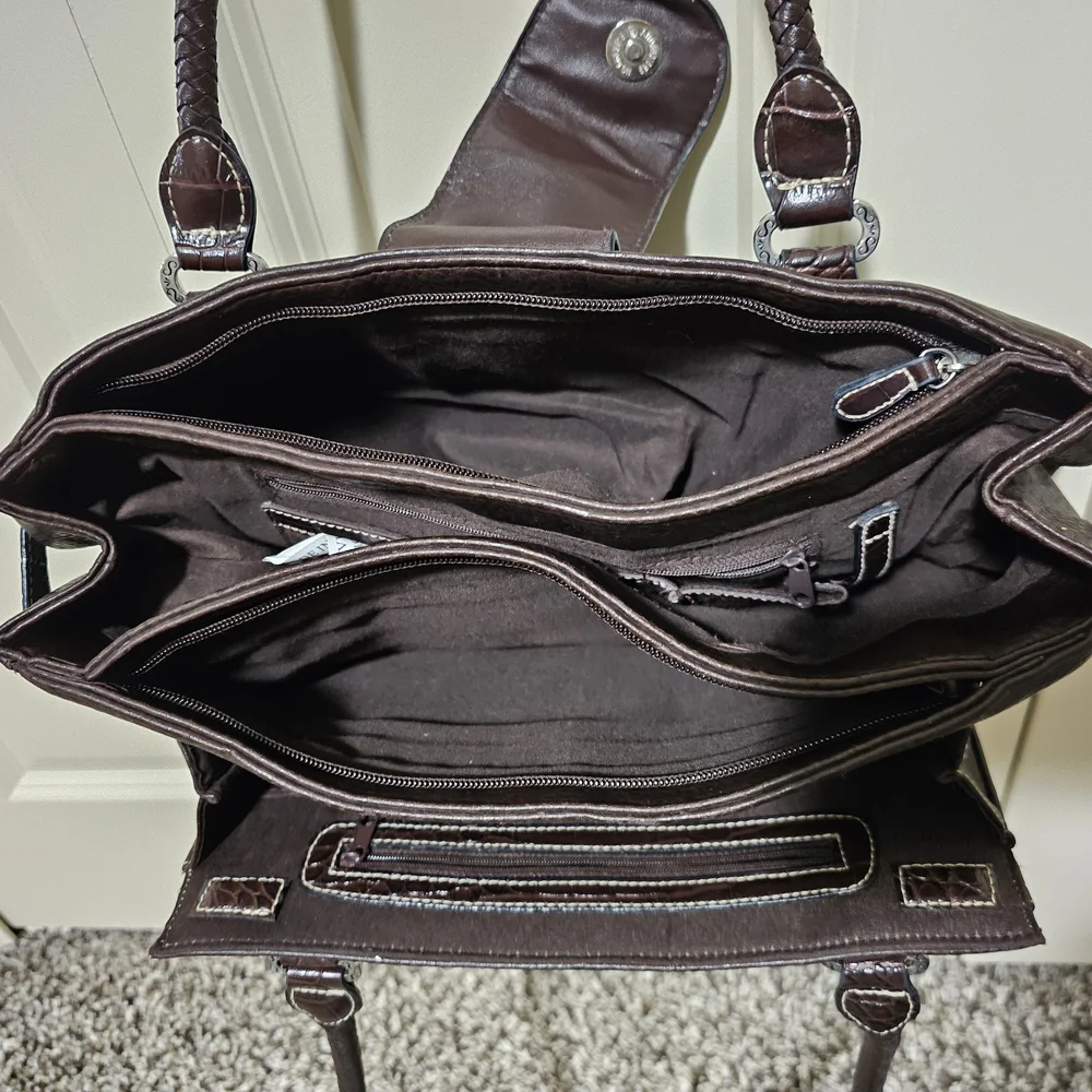Brighton Brown Shoulder Bag with Elegant Design - Picture 4 of 8